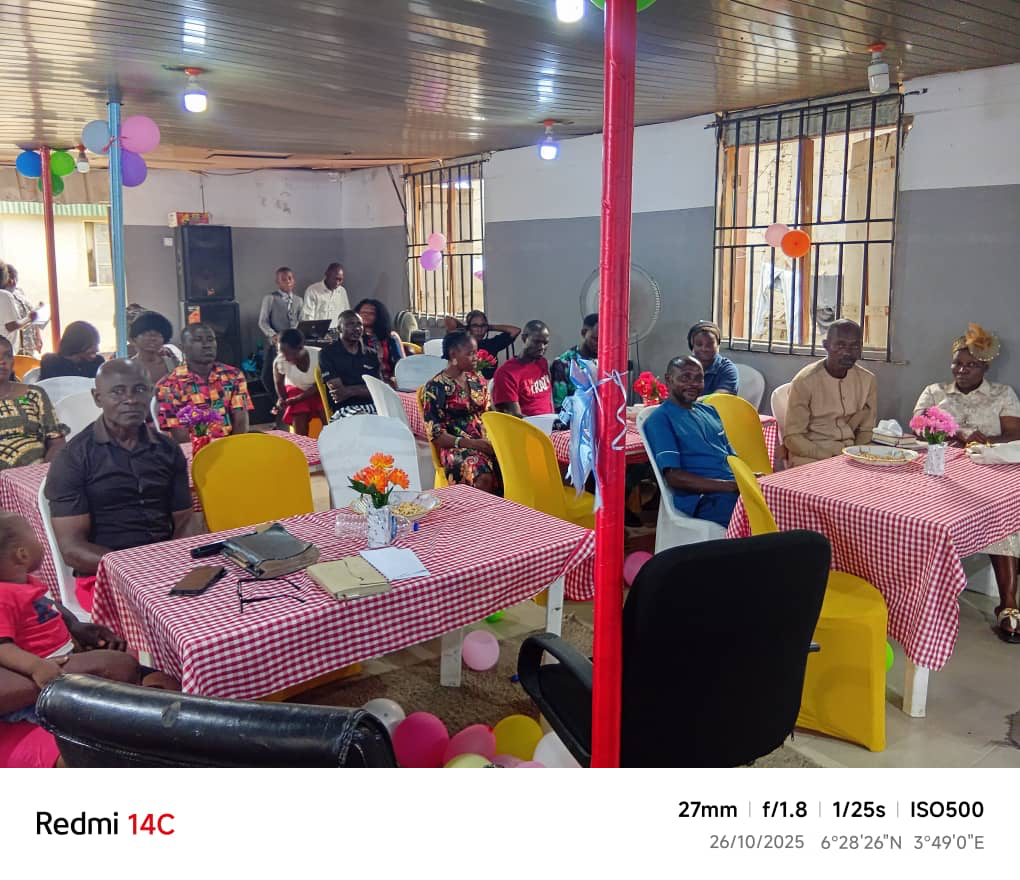 congrgeation of people sitting